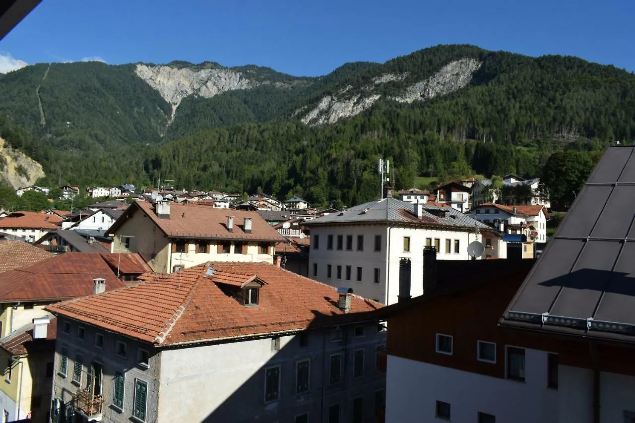 Lozzo Di Cadore - Dolomiti - Piazza IV Novembre Lozzo Cadore Italië